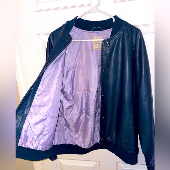 FREE PEOPLE VEGAN LEATHER JACKET💙💙 - Picture 3 of 4